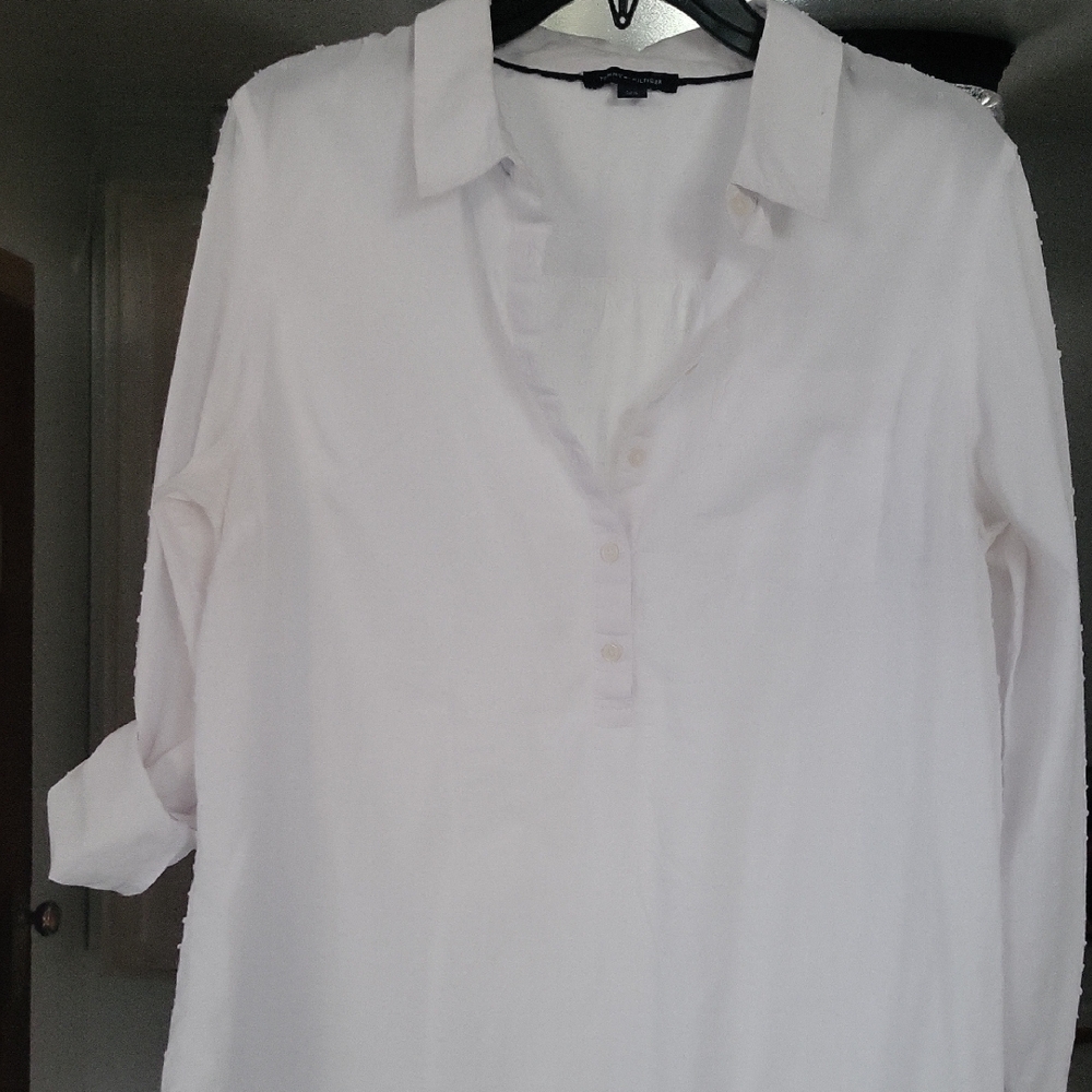 Tommy Hilfiger Women's Elegant White Button-Down Shirt